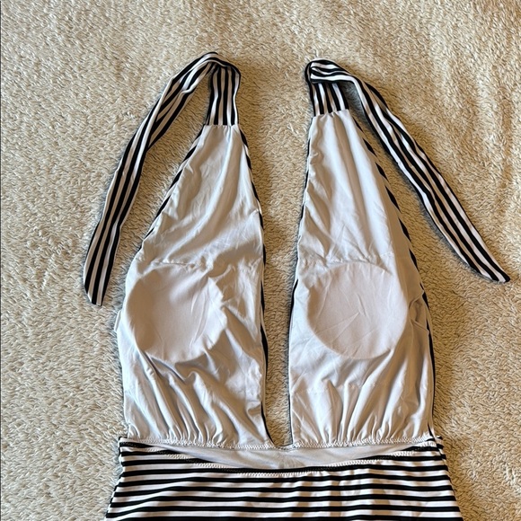 π CUPSHE Black & White Striped Halter Swimsuit β Size XL - Picture 6 of 8
